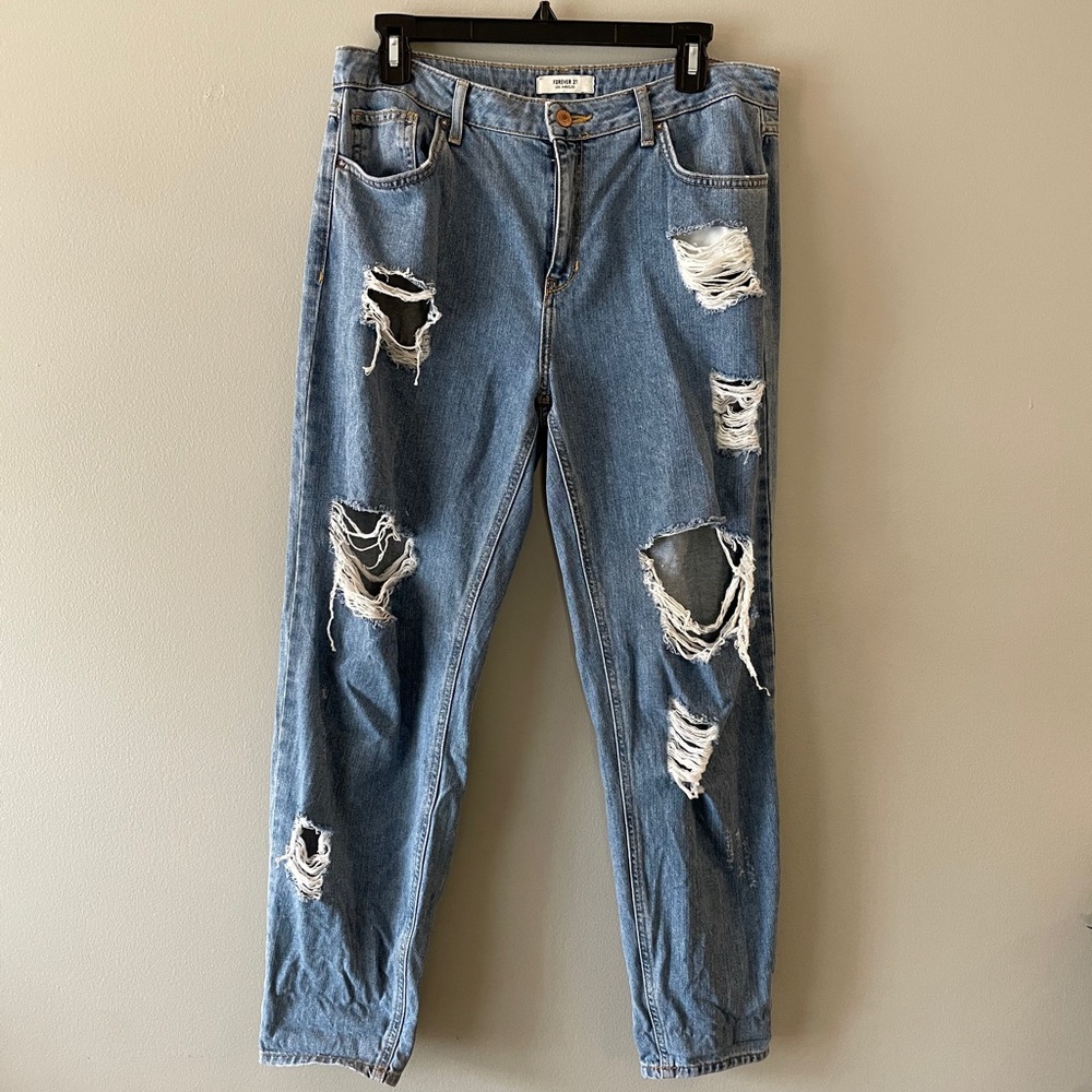 Forever 21 ripped boyfriend jeans